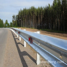 Guardrail zincato sull'autostrada